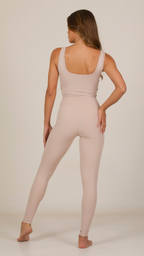 costas cropped square ina yoga duna