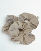 Scrunchie cor neutra clara