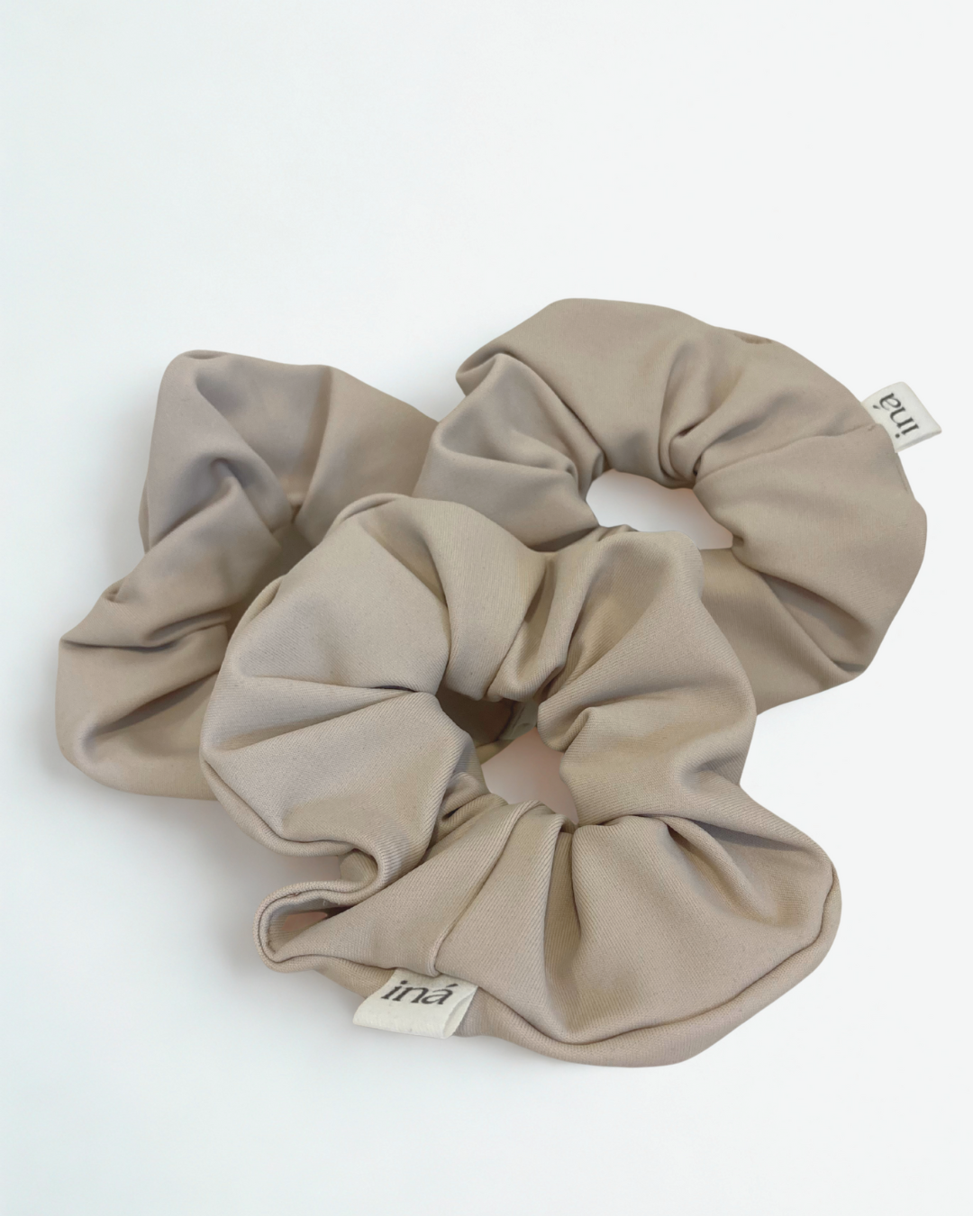 Scrunchie cor neutra clara