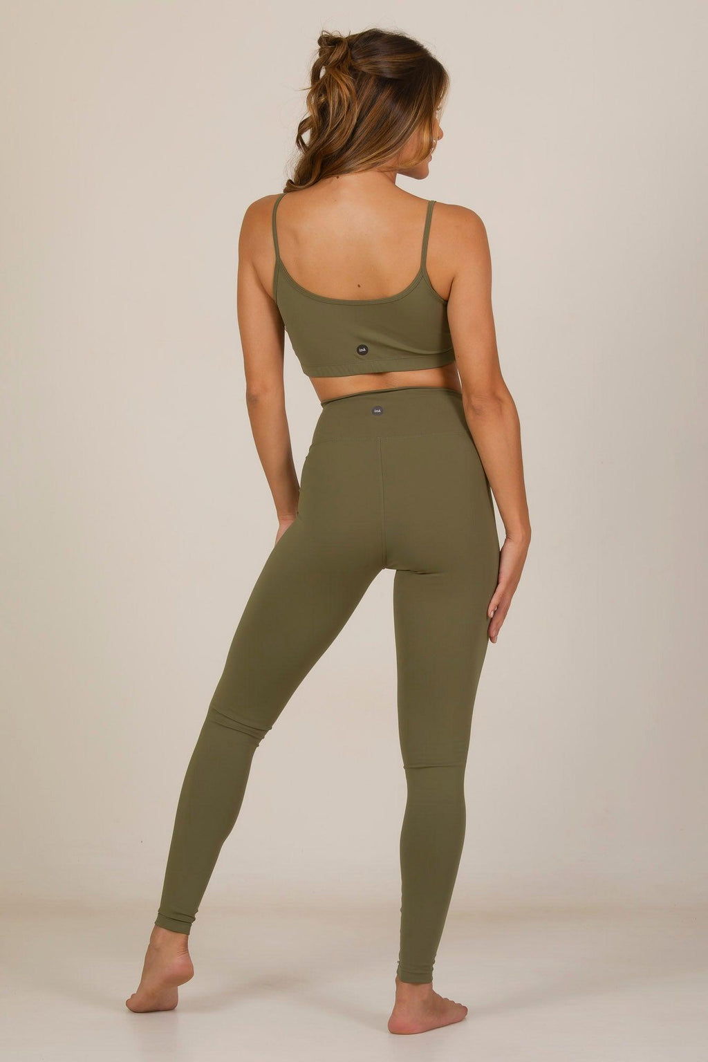 Top Básico Oliva - modelo 2023 - inayoga